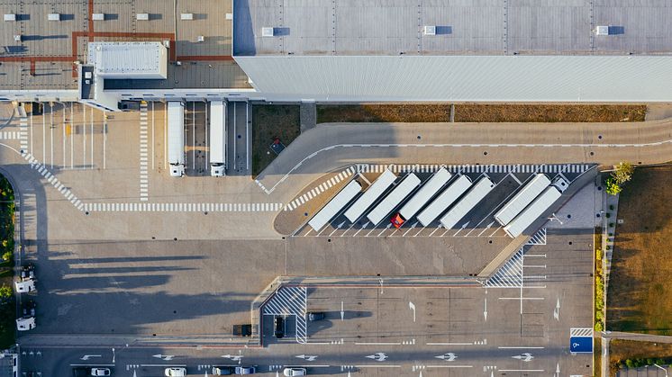 Das Logistiknetz Berlin-Brandenburg e.V. (LNBB) feiert in diesem Jahr sein 15-jähriges Bestehen und setzt sich gemeinsam mit den Mitgliedern und Partnern, darunter die TH Wildau, für Infrastrukturprojekte und die Logistikbranche in der Region ein.