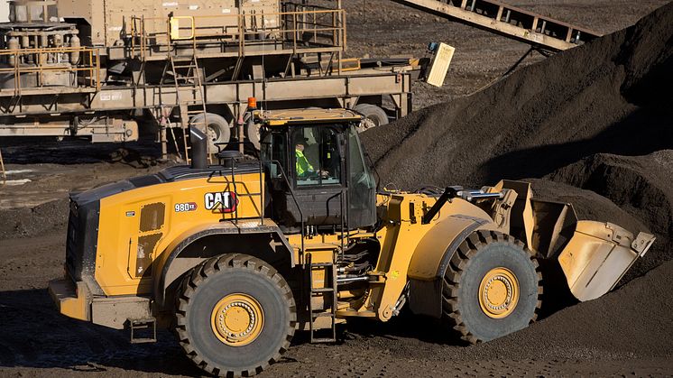 Wallbergs köper sju nya hybridhjullastare Cat 980 XE till sina krossgrupper och investerar även i tre Cat DE715-generatoraggregat och fyra grävmaskiner Cat 352 ur Next generation.