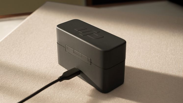 DJI Mic Mini Charging Case Connecting with DJI Mic Mini USB-C Charging Cable.jpg
