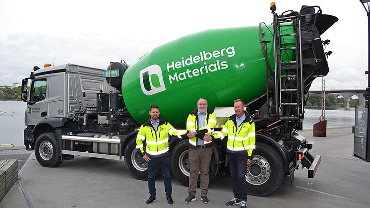 Fr.v.: Patrik Sved, logistikchef Heidelberg Materials Betong Sverige, Martin Svedin vd Svedin Holding AB och Per Berglund, vd Heidelberg Materials Betong Sverige AB