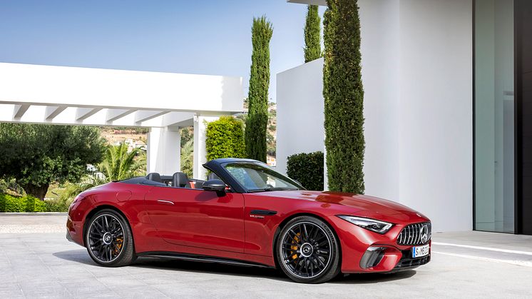 Nya Mercedes-AMG SL visad. Tygtopp och 2+2 sitsig
