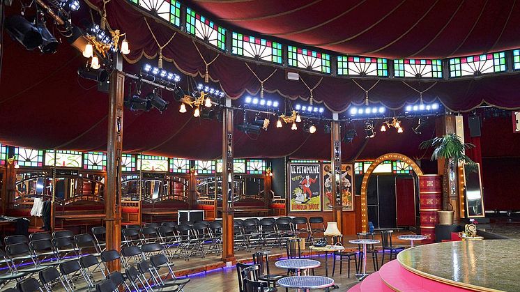 Ein Hauch von Cabaret auf dem Augustusplatz - Saisoneröffnung der Oper Leipzig im Spiegelzelt "Victoria" 