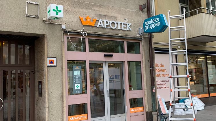 Nästa steg i sammanslagningen inleds: 200 apotek skyltas om till Kronans Apotek