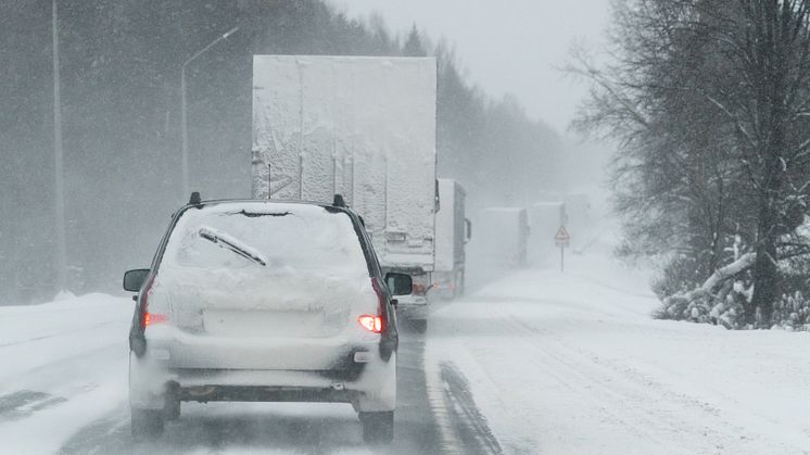 Snöfall på vägarna – var förberedd om du ska ut i vintertrafiken!