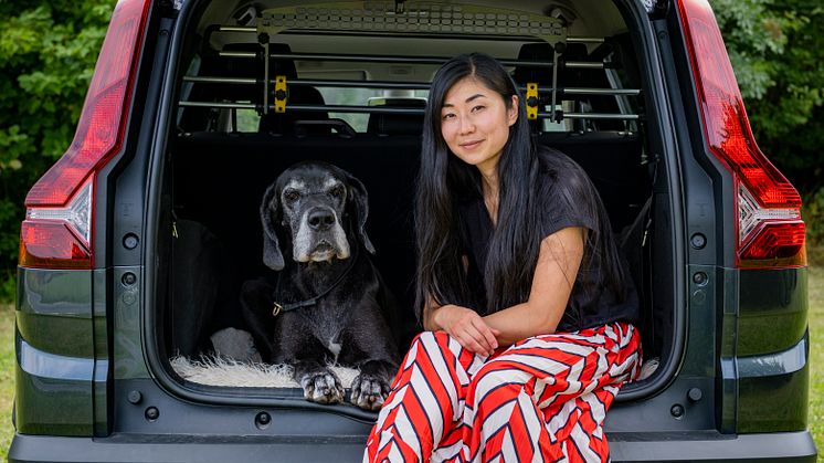 011 220815 Dacia Jogger og hunde