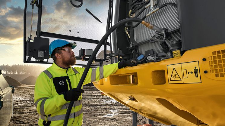 Swecon fyller HVO i kundmaskiner