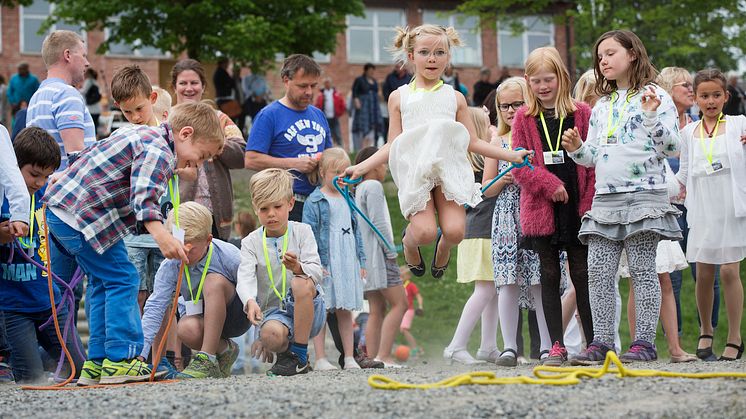 Østfold fylkeskommune får 26,5 millioner kroner til et treårig prosjekt som skal gi bedre helse i skolene. Prosjektet er inspirert av Skjønhaug skole i Trøgstad, som fikk støtte til prosjektet «Løp og spis» i 2015. (Foto: Sverre Chr. Jarild). 
