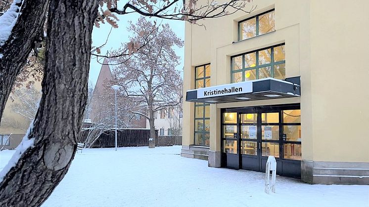Syntolkning: Entrén till Kristinehallen i Falun.