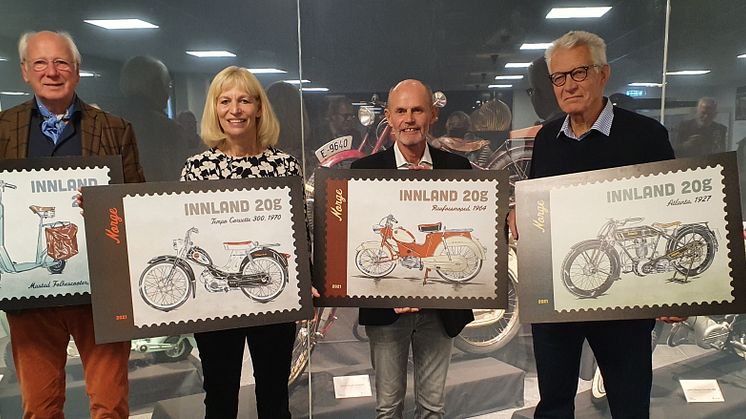 Fra lansering. Venstre, Erik Mustad, Elisabeth Gjølme, Erlend Dilling og Arne B Hoel