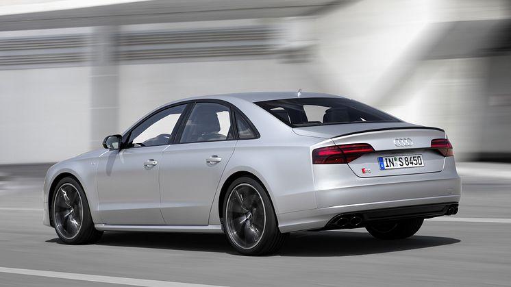 Audi S8 plus i Florett Silver matt dynamic rear