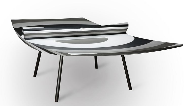“10 LAYERS” är ett skulpturerat pingisbord utav Silestone®.