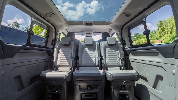 Ford E-Tourneo Custom Titanium_X.jpg