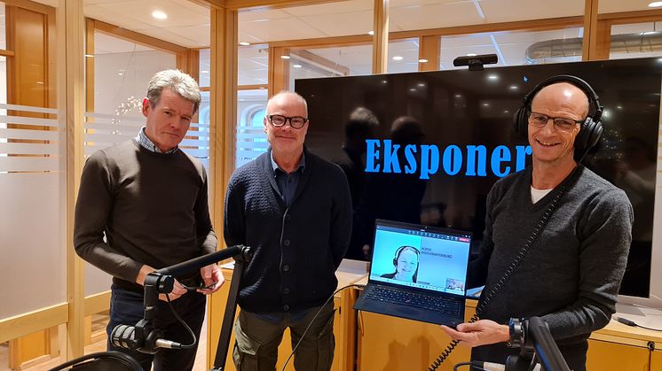 Fra venstre forbundsleder Bent Ronny Mikalsen, høyskolelektor ved stråleterapiutdanningen ved OsloMet Eric Sundquist, fagstråleterapeut med doktorgrad om protonterapi Grethe May Engeseth og fagsjef I NRF Håkon Hjemly.
