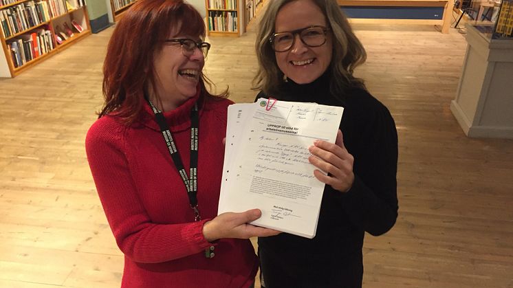 Helena Törnqvist och Magdalena Åkerström arbetar på Arbetets museum med att stötta arbetslivsmuseer.