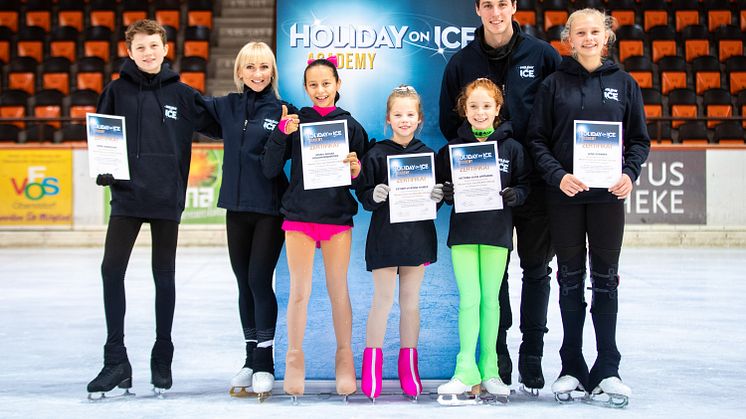 HOLIDAY ON ICE ACADEMY: Nachwuchstalente trainieren mit den Idolen Aljona Savchenko und Bruno Massot  