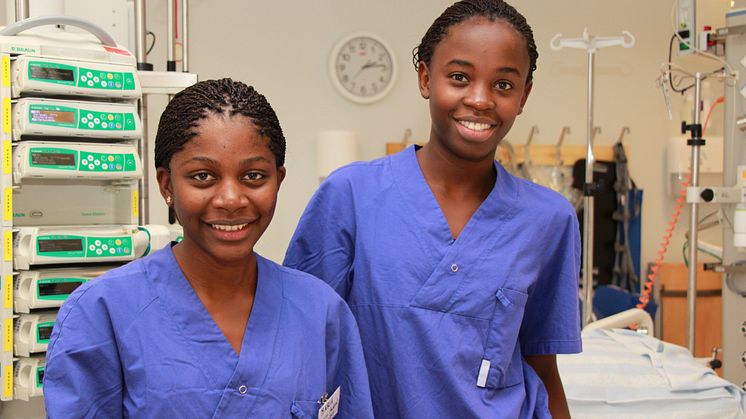 Maria Shinana och Rauna Vanhu är utbytesstudenter på Högskolan Väst.