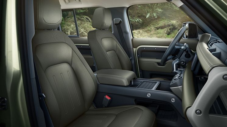 LR_DEF_20MY_110_Interior_100919_03