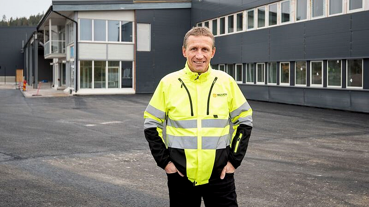 Filialchef Olle Graeve vid Beijer Byggmaterials nya anläggning på Värdshusvägen i Gärde.  Den 30 november öppnas portarna upp med öppningsfest. 