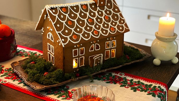 Genom att folk dela bilder på sina pepparkakshem sprids budskapet snabbt.