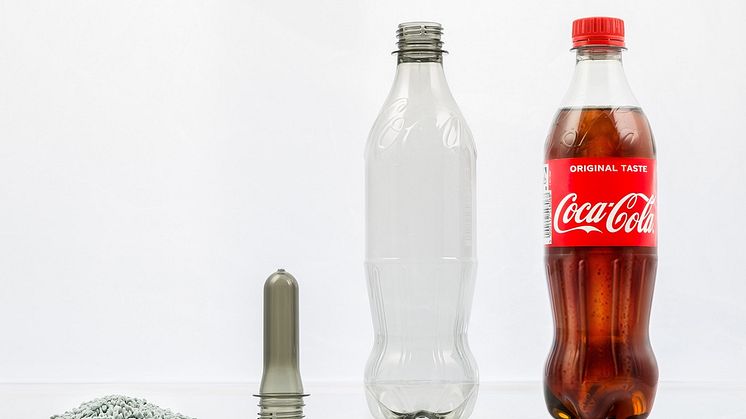 Coca-Cola geht weiteren Schritt zu 100 Prozent rPET in Deutschland