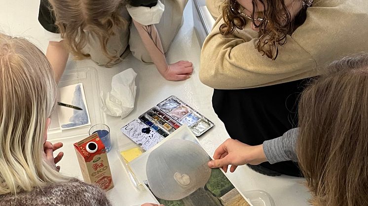 Workshop med ungdomar på Färgfabriken. Foto: Färgfabriken. 