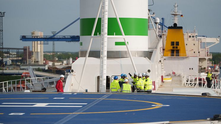 Berlin rotor sail installation_2