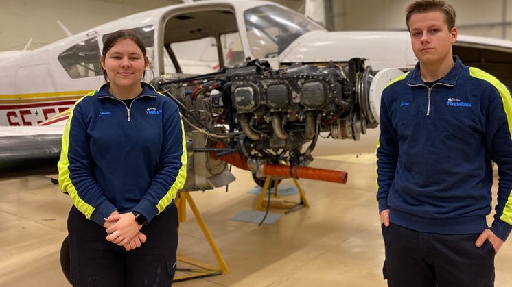 Linette Henriksson Eriksson och Anton Sturesson läser just nu 3:året på flygtekniska programmet på Gymnasieskolan Knut Hahn och kommer att söka till den nya YH-utbildningen i Ronneby