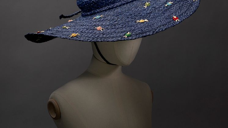 Strandhatt av blå bastfläta