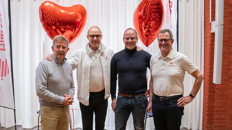 Staffan Lindeborg, Thomas Ravelli, Magnus Olsson och Stefan Jutterdal på plats under invigningen av JU som Sveriges första hjärtvänliga lärosäte.