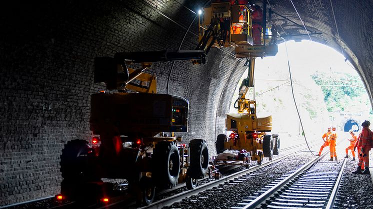 Engineers work between Welwyn and Hitchin to deliver ECDP, Network Rail (4)
