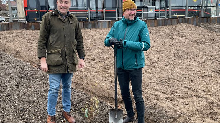 Erik Nilsson (KD), ordförande i stadsbyggnadsnämnden och Per-Anders Bergman, teknik- och fastighetsdirektör invigde Vikenförbindelsen.