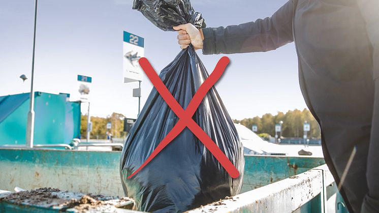 Från årsskiftet tar NSR inte emot säckar med blandat innehåll på återvinningscentralen. Säckarna ska tömmas för att minska den felsortering som idag gömmer sig i säckarna.