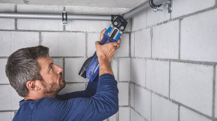 Geberit FlowFit -syöttöjärjestelmän avulla asennus ja työskentely rakennustyömaalla on helppoa, miellyttävää ja tehokasta.