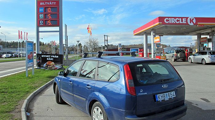 Av Sveriges 4,9 miljoner bilar är 220 000 flexifuelbilar som kan tankas med E85. Foto: Kjell Andersson