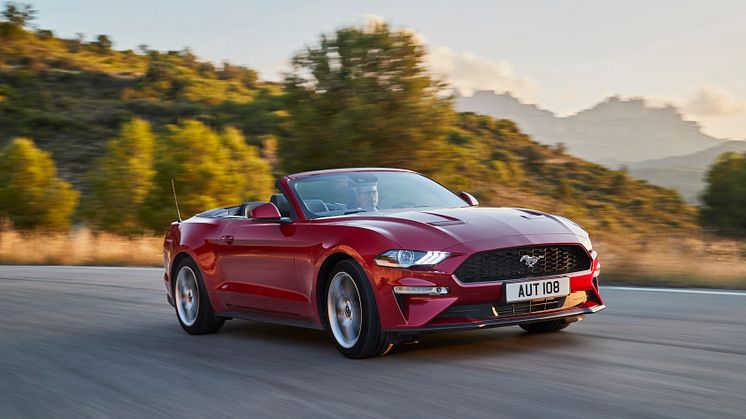 FORD MUSTANG 2017 (2)