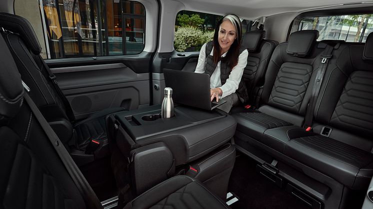2023 TOURNEO CUSTOM_CABIN (3).jpg