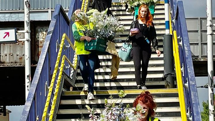 The next bouquet to arrive on Platform 3