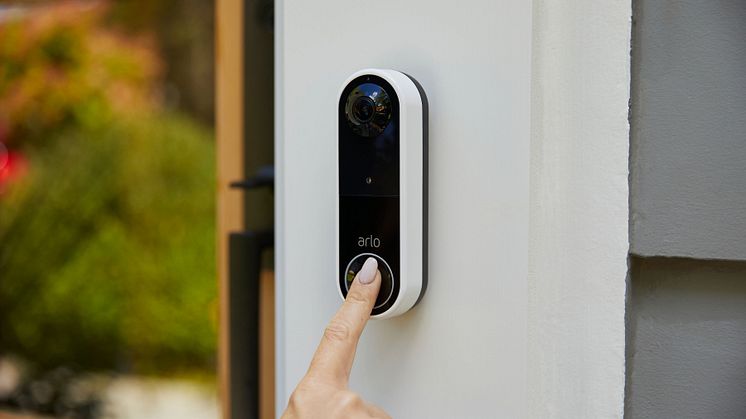 Essential_Video_Doorbell_Wire-Free_AVD2001_Lifestyle_Doorbell_Press.jpg