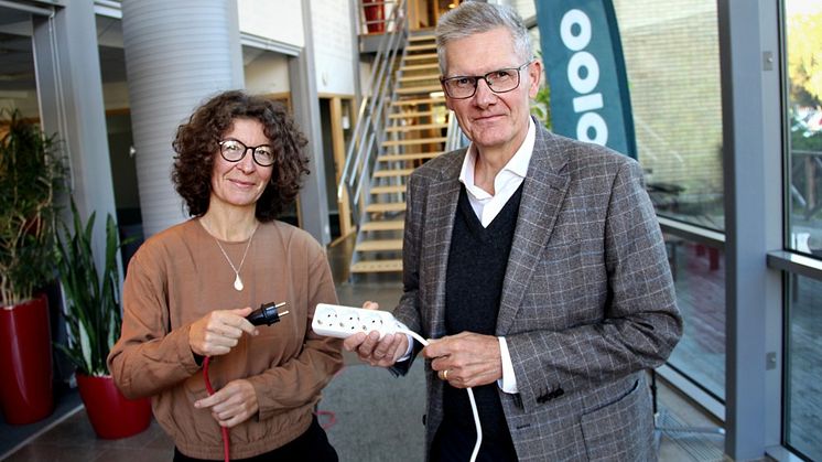 ​Miljöchef Anna-Lena Carling och VD Peter Graf lanserar Tiohundras engerisparkampanj.