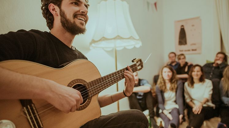 Matteo Capreoli für MUSIC CREATES WATER auf der heimischsten Bühne der Welt