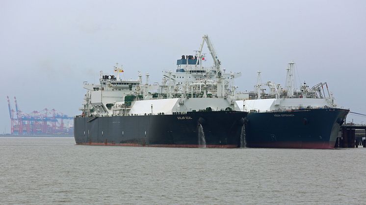 Pressereise Wilhelmshaven_20_03_2023_Höegh Esperanza und Tankschiff Golar Seal_1