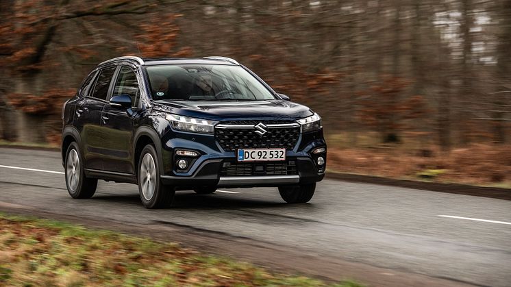 Suzuki S-Cross fås nu med selvopladende hybridteknik
