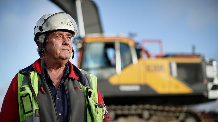 Janne ”H14” firar 50 år i en ny Volvo EC350E