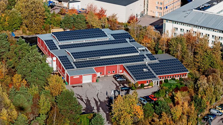 Hållbar industri med solceller, led och bin