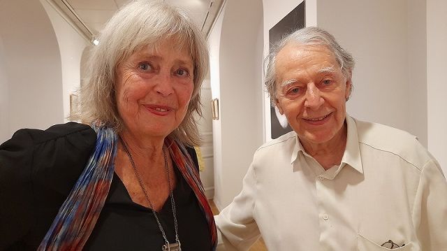 Scriitoarea Agneta Pleijel si curatorul Constantiu Mara, curatorul expozitiie