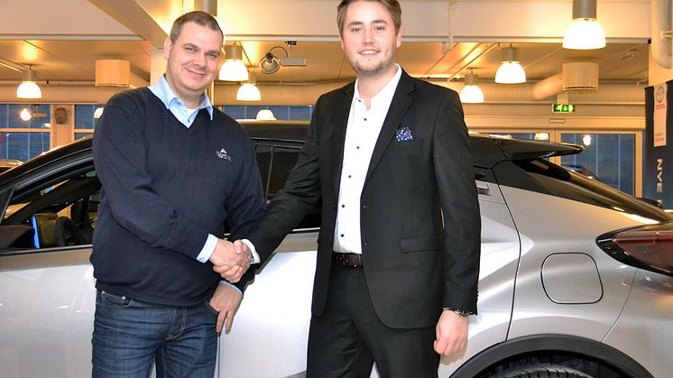 Kun 30 i Norge fikk bestilt bilen, Fredrik er en av dem 