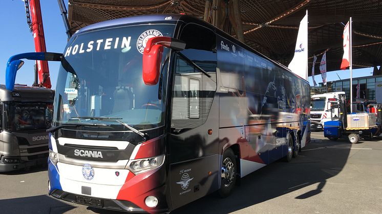 Der Scania Interlink HD ist der neue Mannschaftsbus des Fußballvereins KSV Holstein.