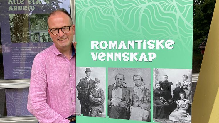 Bjørn Sverre Hol Haugen har dykket ned i Anno museums fotosamlinger og funnet "skeive bilder", som nå er blitt utstilling. (Foto: Anno Kongsvinger museum)