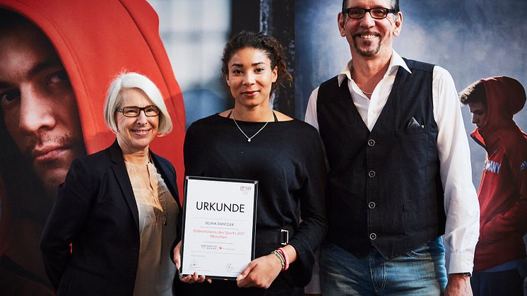 (v.li.) Gina Baumgartner von der Stadtsparkasse München, Selina Dantzler und Klaus Sarsky vom Olympiastützpunkt Bayern. Copyright: Team Deutschland.