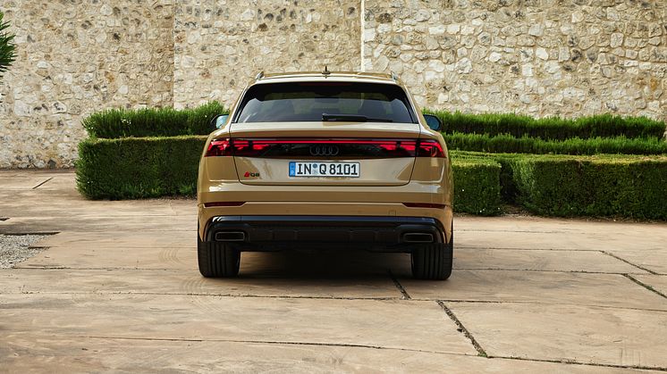 Audi Q8 (Sakhirguld)